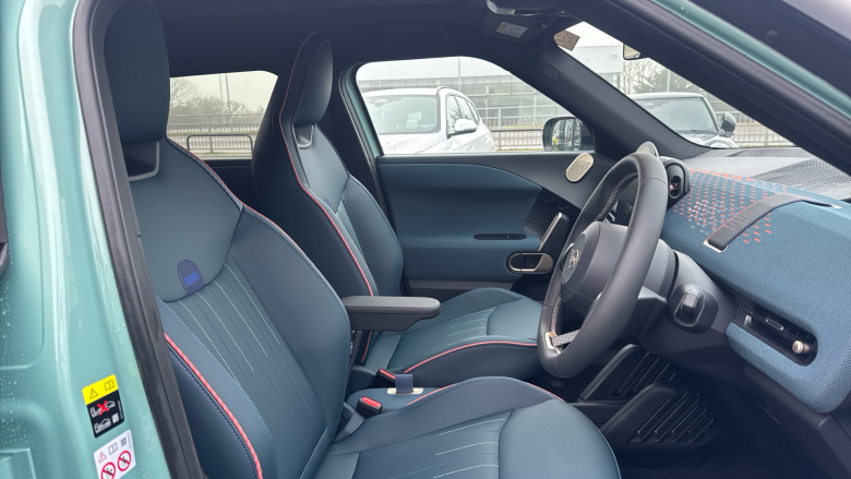 MINI Aceman 135kW E Classic 43kWh 5dr Auto Electric Hatchback